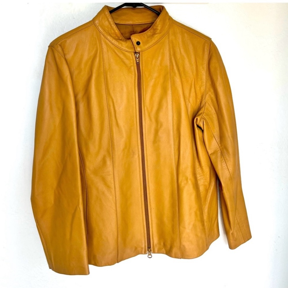 Leather jacket. Good condition. Great staple piece for your closet.